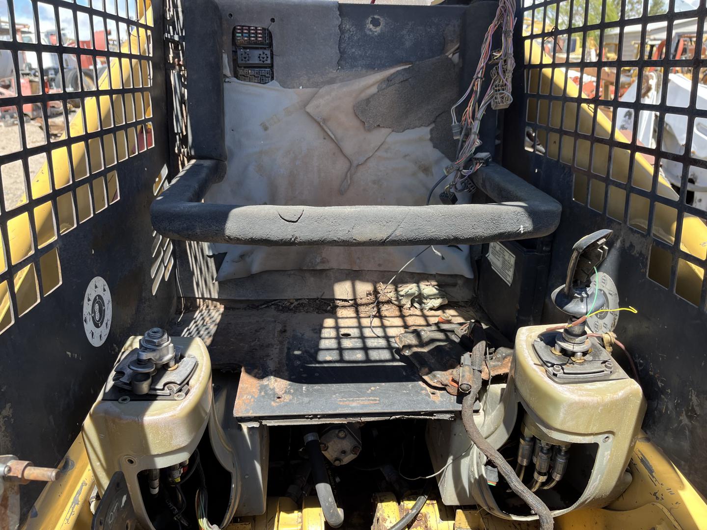 ./imagenes/INVOICE/2019/17617/MINICARGADOR CATERPILLAR 226 (2).JPG